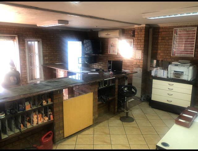 674M² FACTORY FOR SALE IN RUSTENBURG CENTRAL